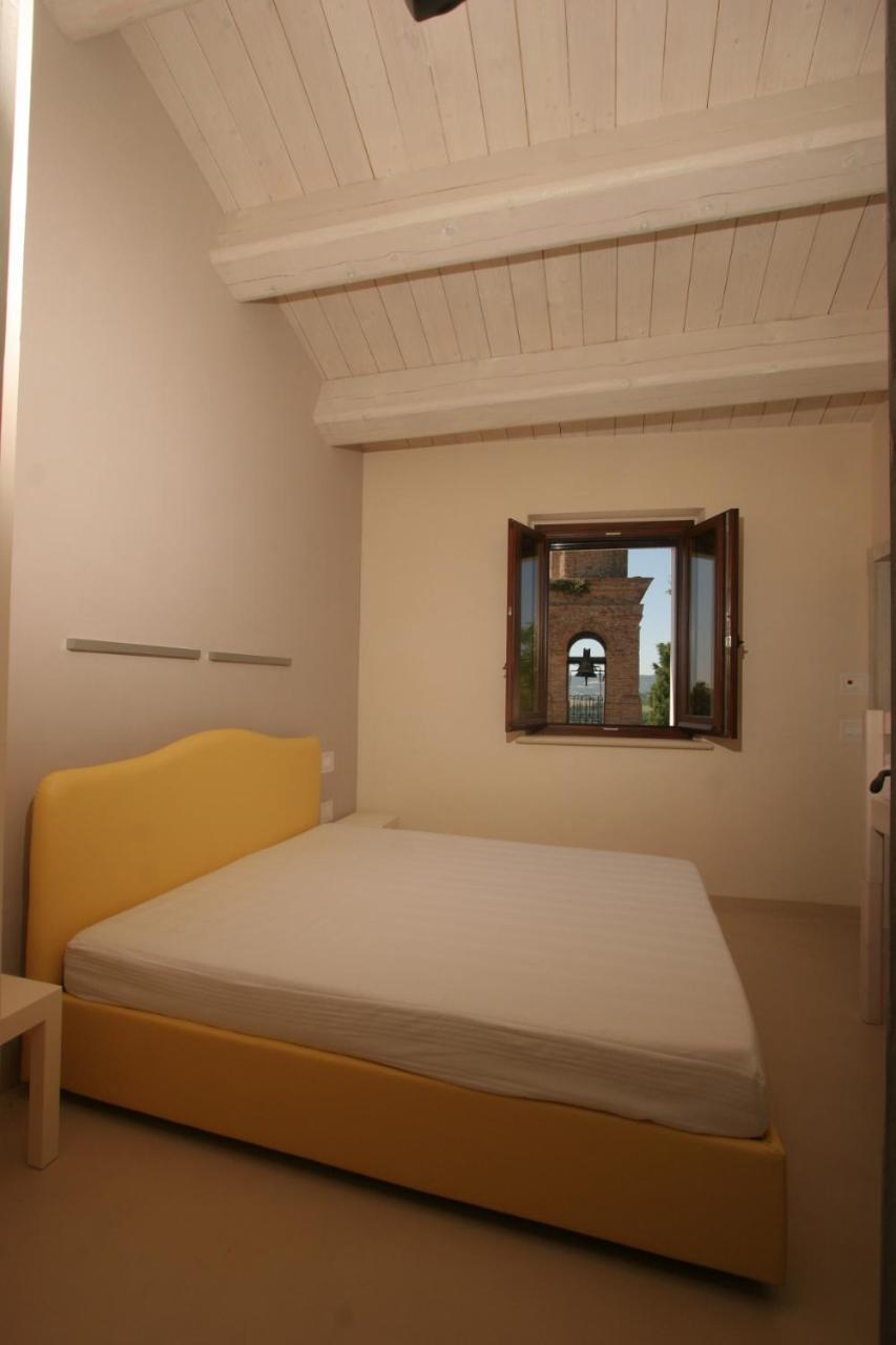 Agriturismo Pozzuolo Serrungarina Rum bild