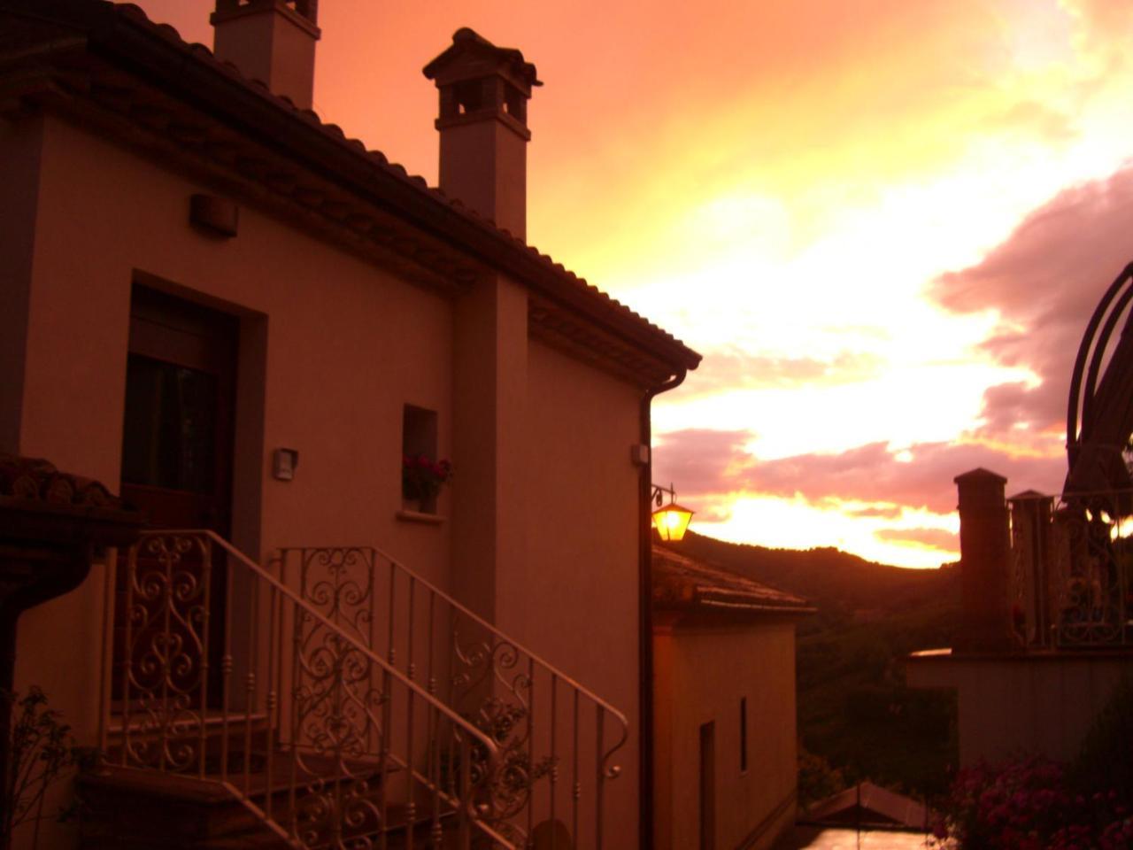 Agriturismo Pozzuolo Serrungarina Exteriör bild