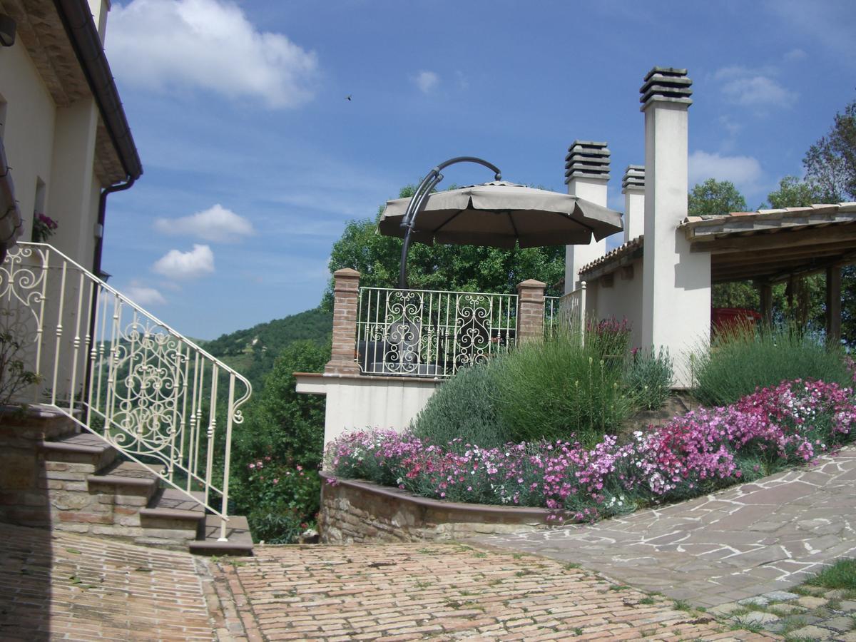 Agriturismo Pozzuolo Serrungarina Exteriör bild