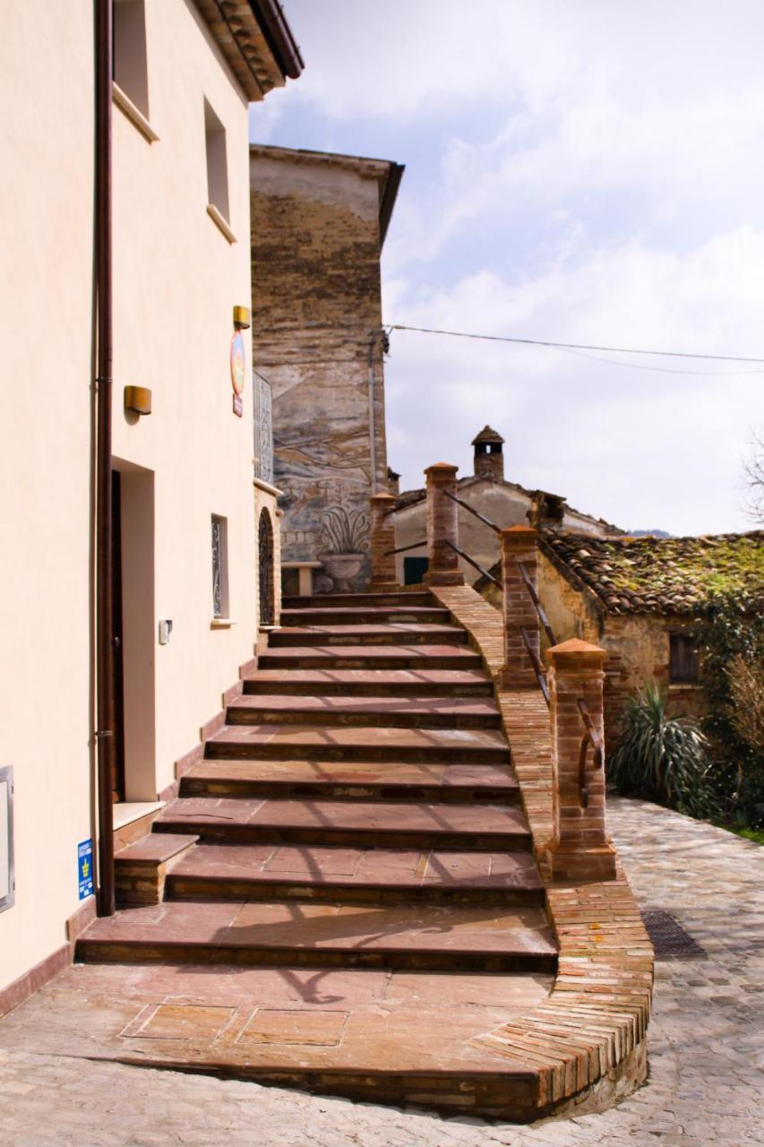 Agriturismo Pozzuolo Serrungarina Exteriör bild